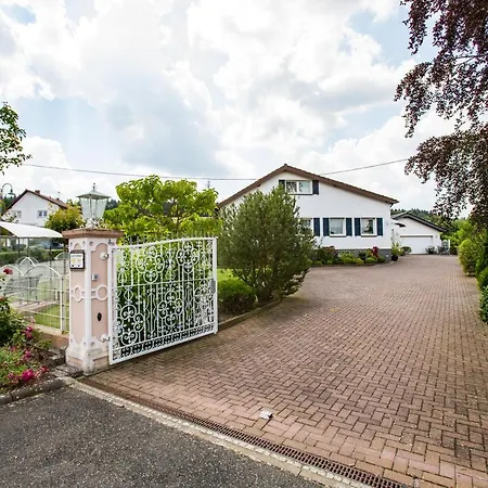 Haus Am Nuerburgring Prázdninový dům