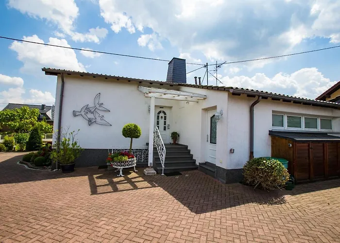 Haus Am Nuerburgring Hébergement de vacances *